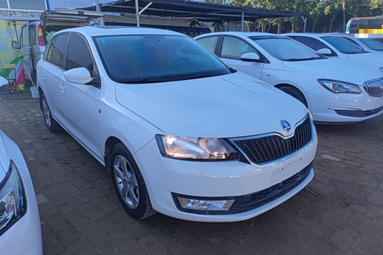 Used Skoda Rapid Spaceback 2016 Revised 1.6L Automatic Chuanxing Version Front Right 45 Deg