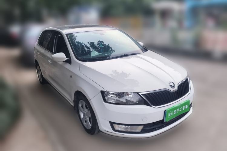 Used Skoda Rapid Spaceback 2016 Revised 1.6L Automatic Chuanxing Version Front Right 45 Deg