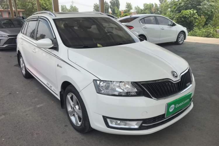 Used Skoda Rapid Spaceback 2016 Revised 1.6L Automatic Chuanxing Version Front Right 45 Deg