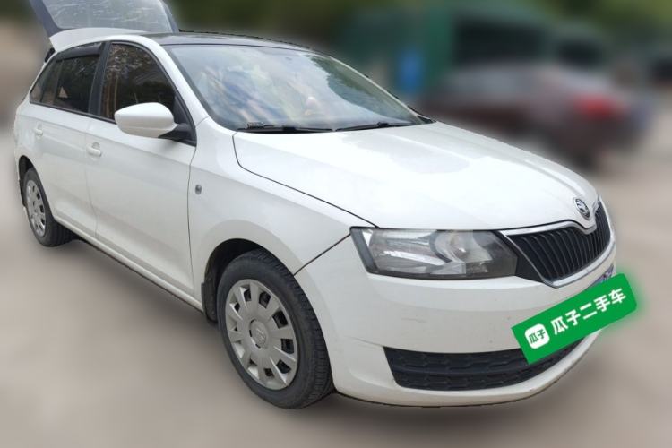 Used Skoda Rapid Spaceback 2016 Revised Version 1.6L Manual Front-Drive Edition Front Right 45 Deg