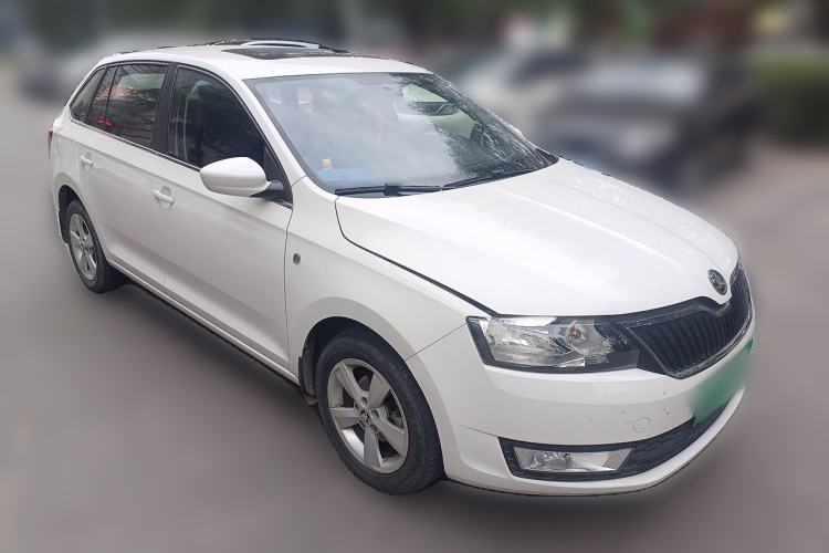Used Skoda Rapid Spaceback 2016 Revised 1.6L Automatic Chuanxing Version Front Right 45 Deg