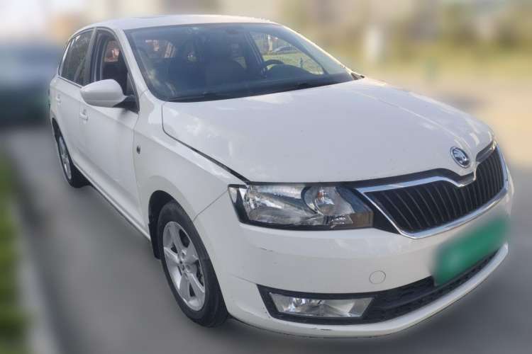 Used Skoda Rapid Spaceback 2016 Revised 1.6L Automatic Chuanxing Version Front Right 45 Deg