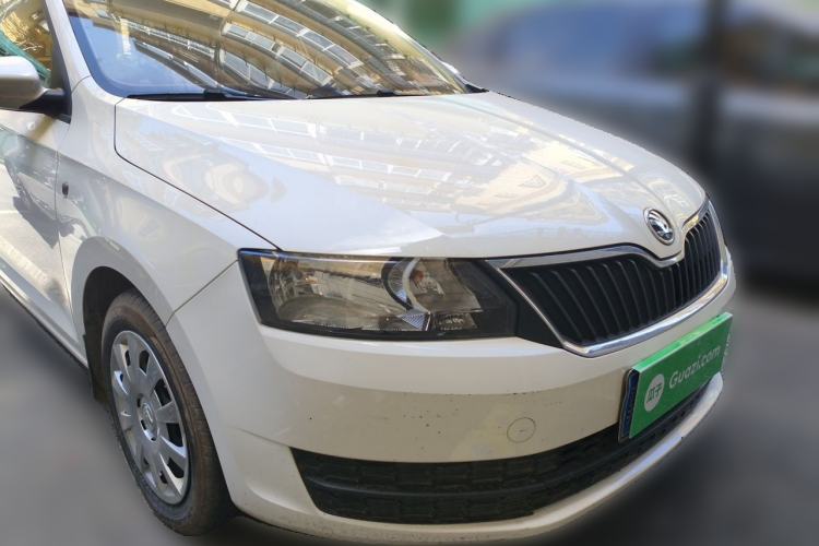 Used Skoda Rapid Spaceback 2016 1.6L Automatic Chuanxing Edition Front Right 45 Deg