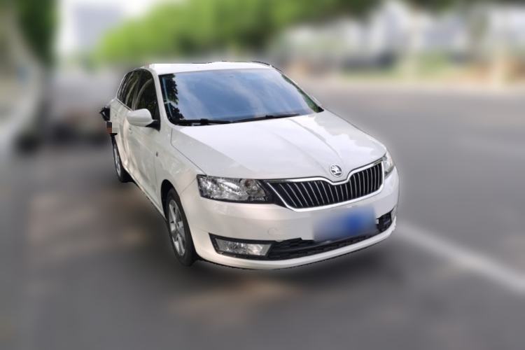 Used Skoda Rapid Spaceback 2016 Revised 1.6L Automatic Chuanxing Version Front Right 45 Deg