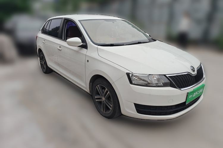 Used Skoda Rapid Spaceback 2016 Revised Version 1.6L Automatic Front-Drive Edition Front Right 45 Deg