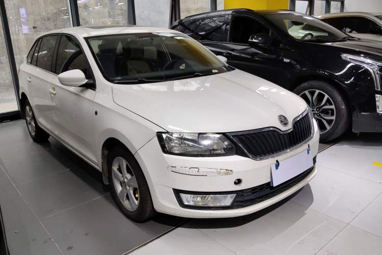 Used Skoda Rapid Spaceback 2016 Revised 1.6L Automatic Chuanxing Version Front Right 45 Deg