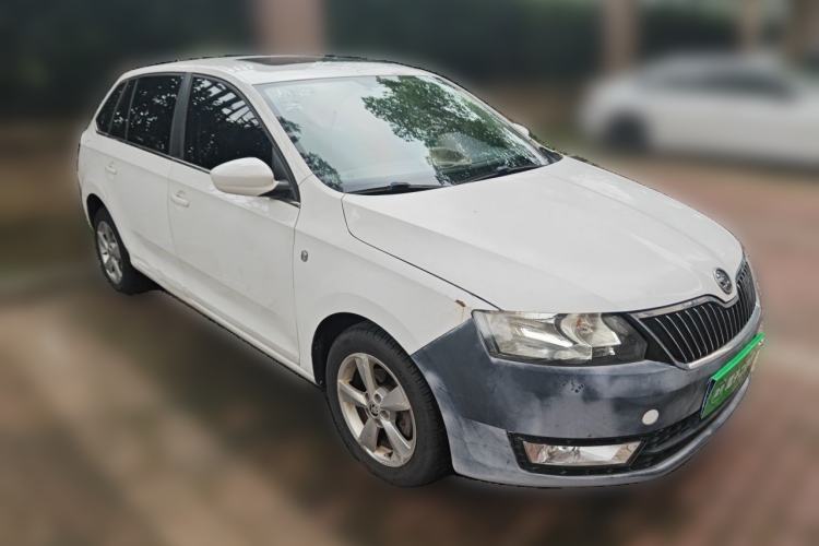 Used Skoda Rapid Spaceback 2016 Revised 1.6L Automatic Chuanxing Version Front Right 45 Deg