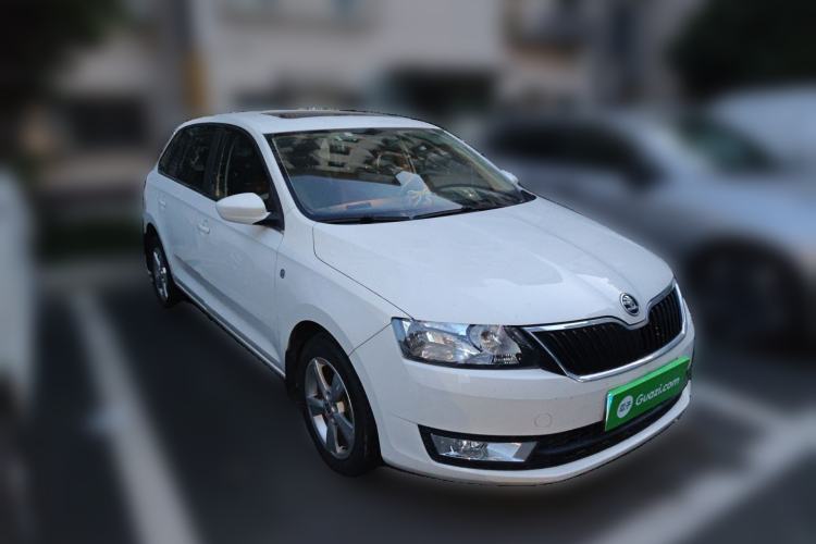 Used Skoda Rapid Spaceback 2016 1.6L Automatic Chuanxing Edition Front Right 45 Deg