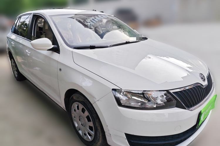 Used Skoda Rapid Spaceback 2016 Revised Version 1.4L Manual Front-Drive Edition Front Right 45 Deg