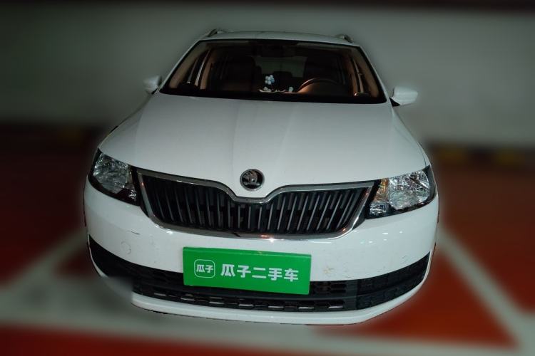 Used Skoda Rapid Spaceback 2016 1.6L Manual Front-Wheel-Drive Version Front