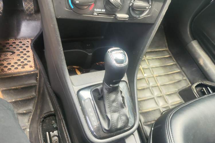 Used Skoda Rapid Spaceback 2016 1.6L Automatic Front-Wheel Drive Model Gear Lever