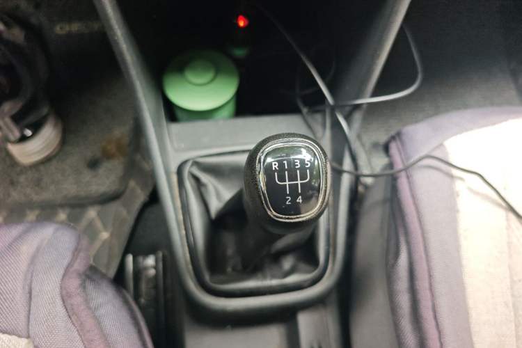 Used Skoda Rapid Spaceback 2016 Revised Version 1.6L Manual Front-Drive Edition Gear Lever