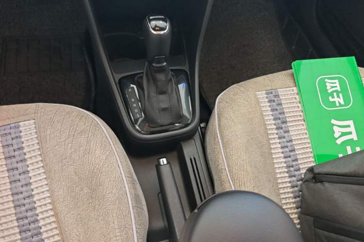 Used Skoda Rapid Spaceback 2016 Revised 1.6L Automatic Chuanxing Version Gear Lever