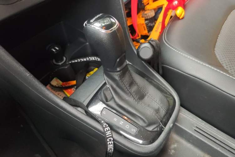 Used Skoda Rapid Spaceback 2016 Revised 1.6L Automatic Chuanxing Version Gear Lever
