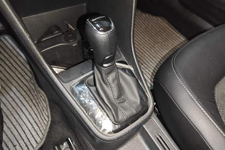 Used Skoda Rapid Spaceback 2016 Revised 1.6L Automatic Chuanxing Version Gear Lever