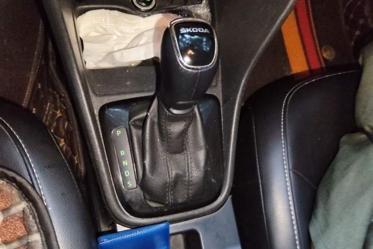 Used Skoda Rapid Spaceback 2016 Revised 1.6L Automatic Chuanxing Version Gear Lever
