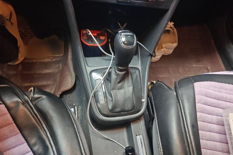 Used Skoda Rapid Spaceback 2016 Revised Version 1.6L Automatic Front-Drive Edition Gear Lever