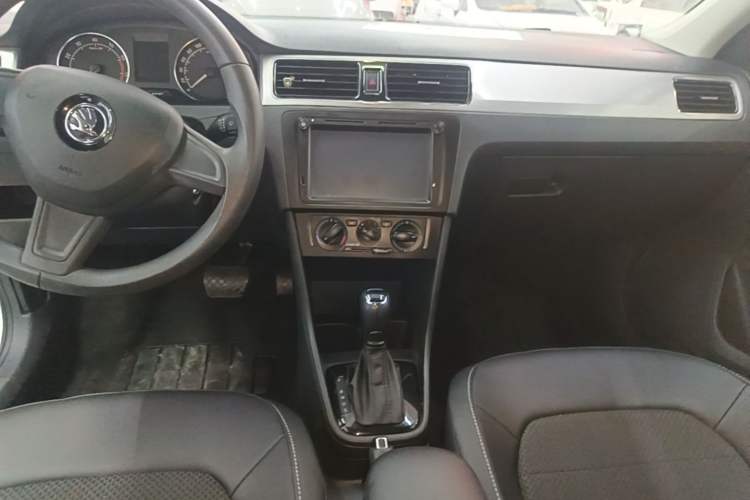 Used Skoda Rapid Spaceback 2016 Revised 1.6L Automatic Chuanxing Version Gear Lever