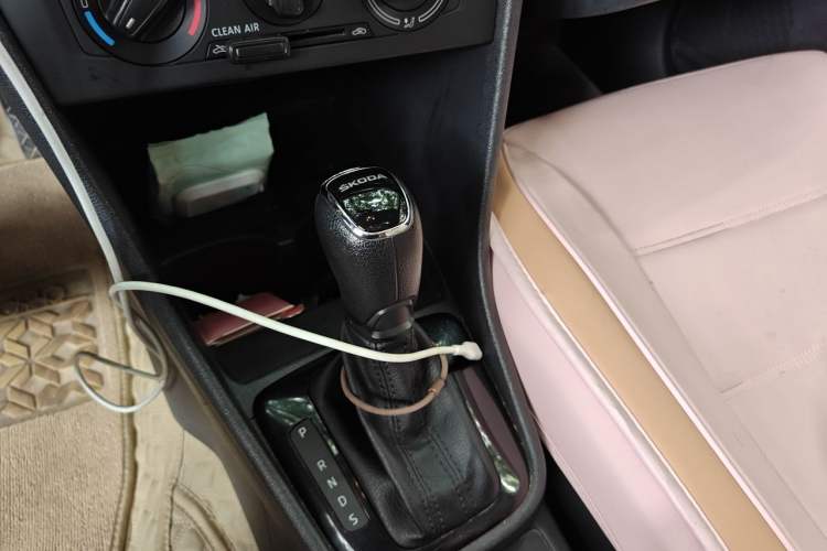 Used Skoda Rapid Spaceback 2016 Revised 1.6L Automatic Chuanxing Version Gear Lever