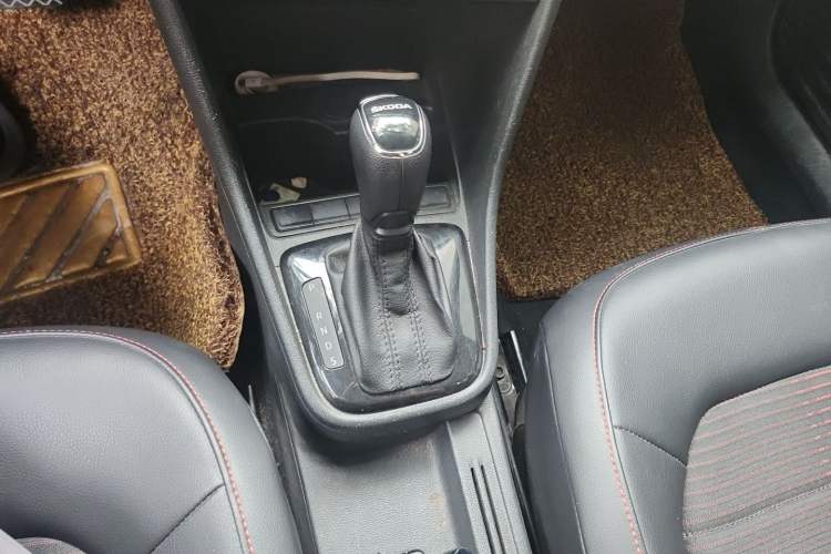 Used Skoda Rapid Spaceback 2016 Revised 1.6L Automatic Smart Drive Version Gear Lever