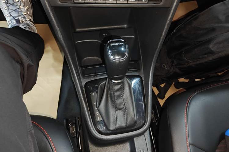 Used Skoda Rapid Spaceback 2016 Revised 1.6L Automatic Smart Drive Version Gear Lever