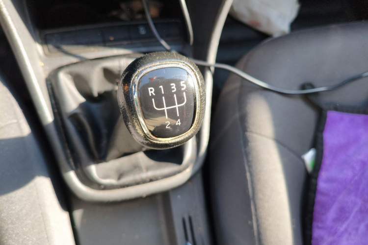 Used Skoda Rapid Spaceback 2016 Revised Version 1.4L Manual Front-Drive Edition Gear Lever