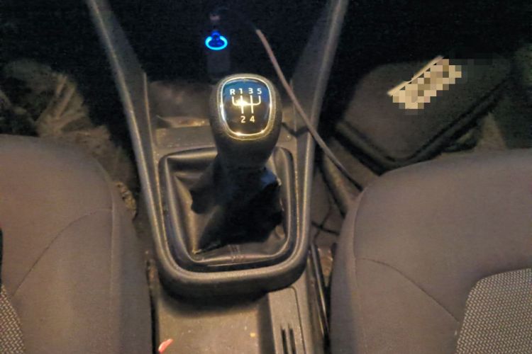 Used Skoda Rapid Spaceback 2016 1.6L Manual Front-Wheel-Drive Version Gear Lever