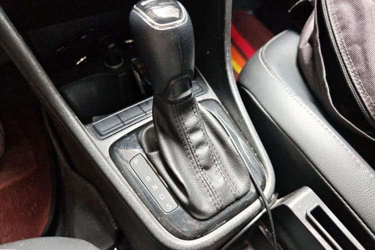 Used Skoda Rapid Spaceback 2016 Revised 1.6L Automatic Chuanxing Version Gear Lever