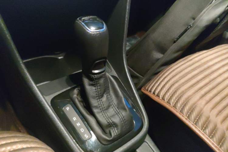Used Skoda Rapid Spaceback 2016 Revised 1.6L Automatic Chuanxing Version Gear Lever