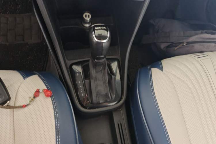 Used Skoda Rapid Spaceback 2016 Revised 1.6L Automatic Chuanxing Version Gear Lever
