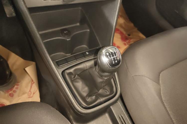 Used Skoda Rapid Spaceback 2016 Revised Version 1.4L Manual Front-Drive Edition Gear Lever