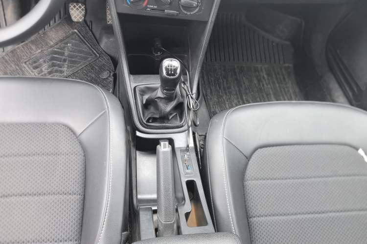 Used Skoda Rapid Spaceback 2016 1.6L Manual Trend Edition Gear Lever