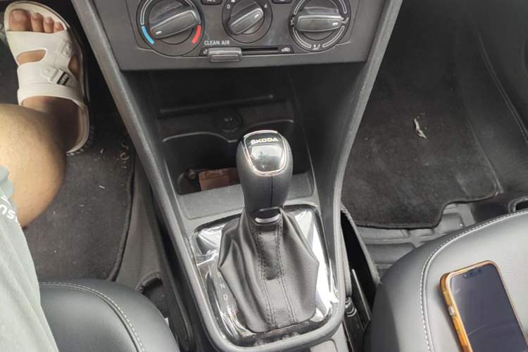 Used Skoda Rapid Spaceback 2016 Revised 1.6L Automatic Chuanxing Version Gear Lever