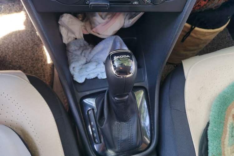 Used Skoda Rapid Spaceback 2016 1.6L Automatic Chuanxing Edition Gear Lever