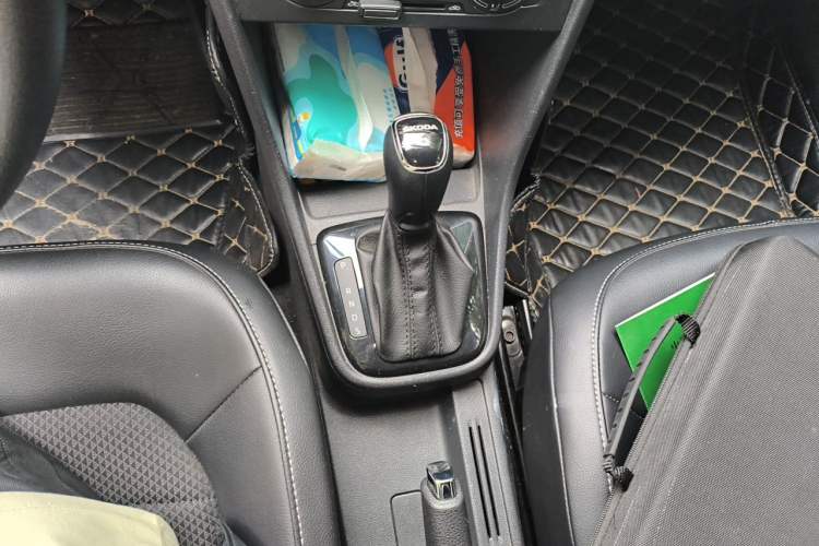 Used Skoda Rapid Spaceback 2016 Revised 1.6L Automatic Chuanxing Version Gear Lever