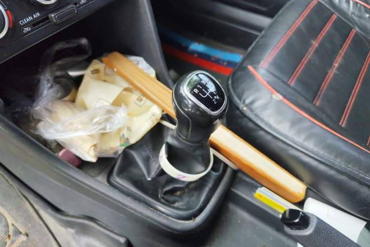 Used Skoda Rapid Spaceback 2016 Revised Version 1.6L Manual Front-Drive Edition Gear Lever