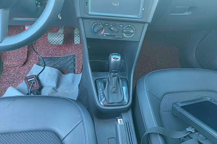 Used Skoda Rapid Spaceback 2016 Revised 1.6L Automatic Chuanxing Version Gear Lever