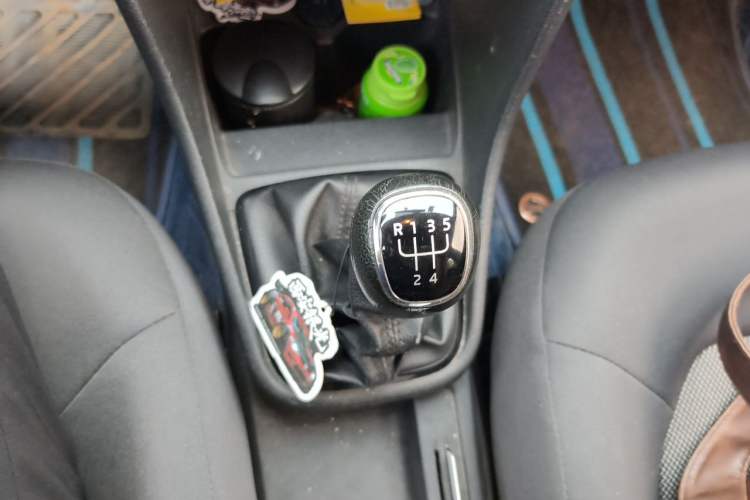 Used Skoda Rapid Spaceback 2016 Revised Version 1.6L Manual Front-Drive Edition Gear Lever