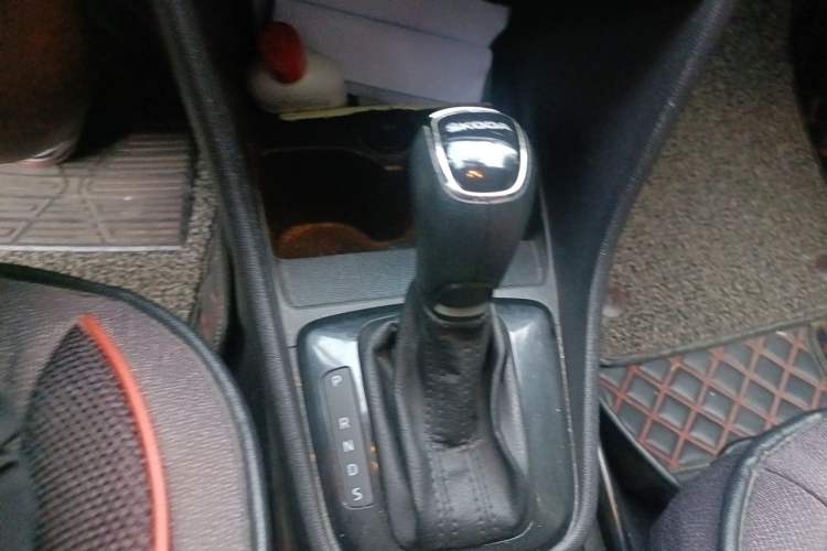 Used Skoda Rapid Spaceback 2016 Revised 1.6L Automatic Chuanxing Version Gear Lever