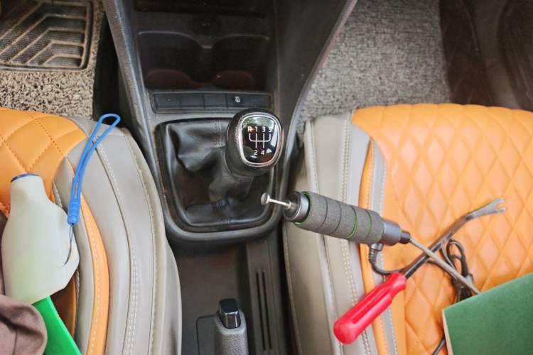Used Skoda Rapid Spaceback 2016 Revised Version 1.4L Manual Front-Drive Edition Gear Lever