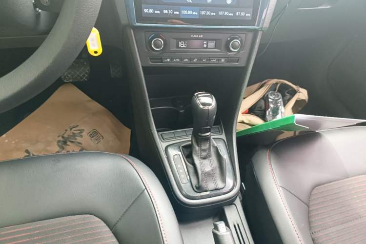 Used Skoda Rapid Spaceback 2016 1.6L Automatic Smart Drive Edition Gear Lever