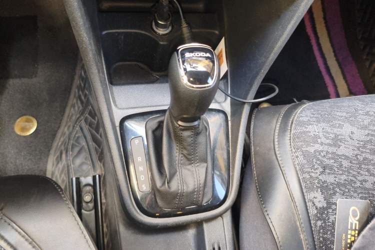 Used Skoda Rapid Spaceback 2016 1.6L Automatic Chuanxing Edition Gear Lever