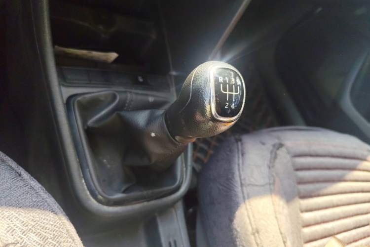 Used Skoda Rapid Spaceback 2016 Revised Version 1.4L Manual Front-Drive Edition Gear Lever