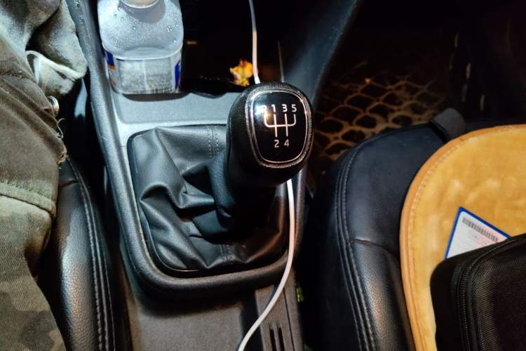 Used Skoda Rapid Spaceback 2016 1.6L Manual Front-Wheel-Drive Version Gear Lever