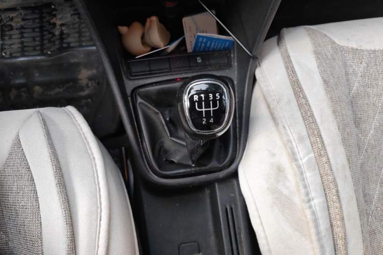 Used Skoda Rapid Spaceback 2016 Revised Version 1.4L Manual Front-Drive Edition Gear Lever