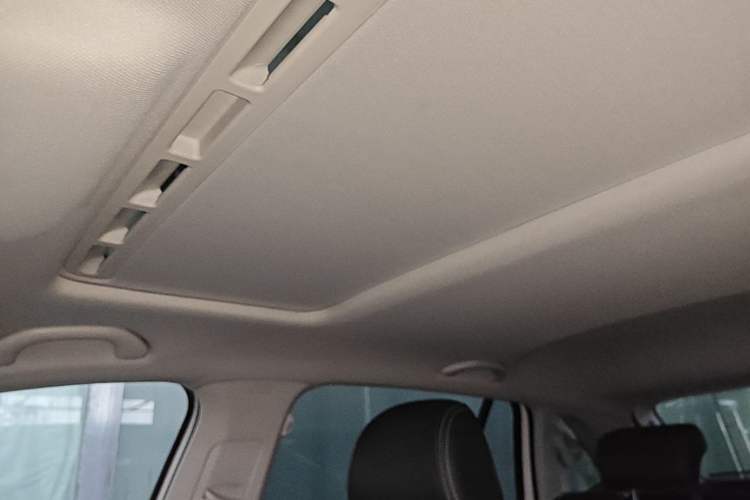 Used Skoda Rapid Spaceback 2016 Revised 1.6L Automatic Chuanxing Version Headliner