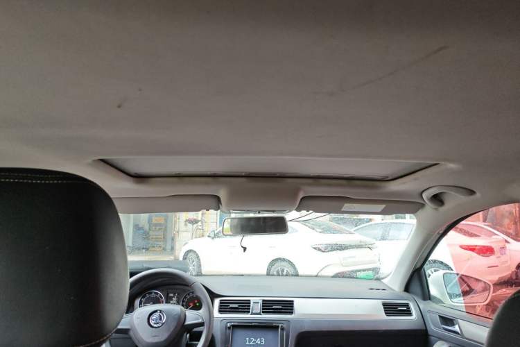 Used Skoda Rapid Spaceback 2016 Revised Version 1.6L Automatic Front-Drive Edition Headliner