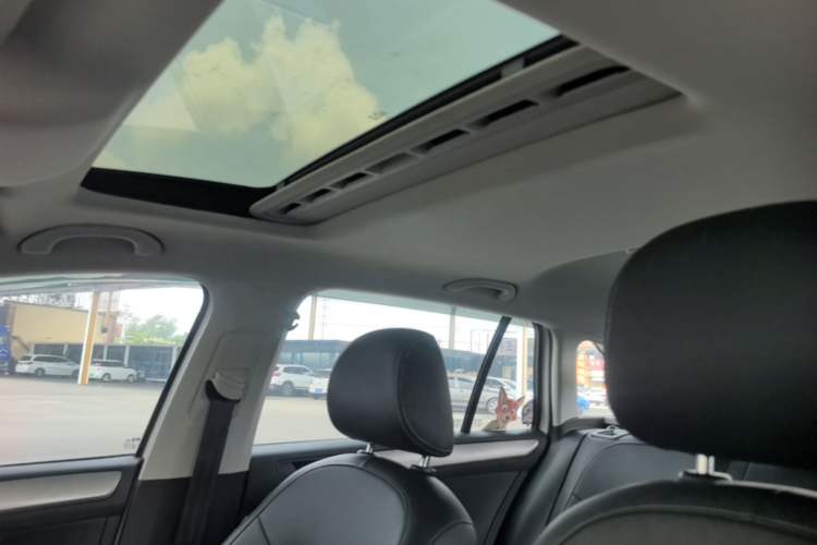 Used Skoda Rapid Spaceback 2016 Revised 1.6L Automatic Chuanxing Version Headliner