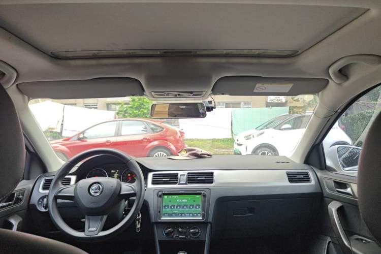 Used Skoda Rapid Spaceback 2016 Revised 1.6L Automatic Chuanxing Version Headliner