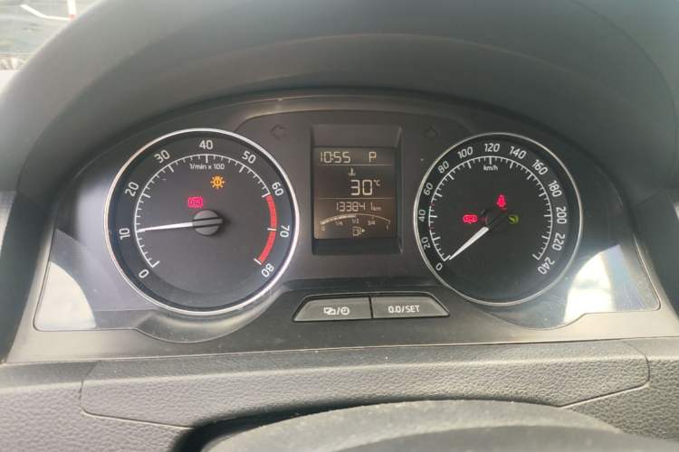 Used Skoda Rapid Spaceback 2016 1.6L Automatic Front-Wheel Drive Model Instrument Cluster
